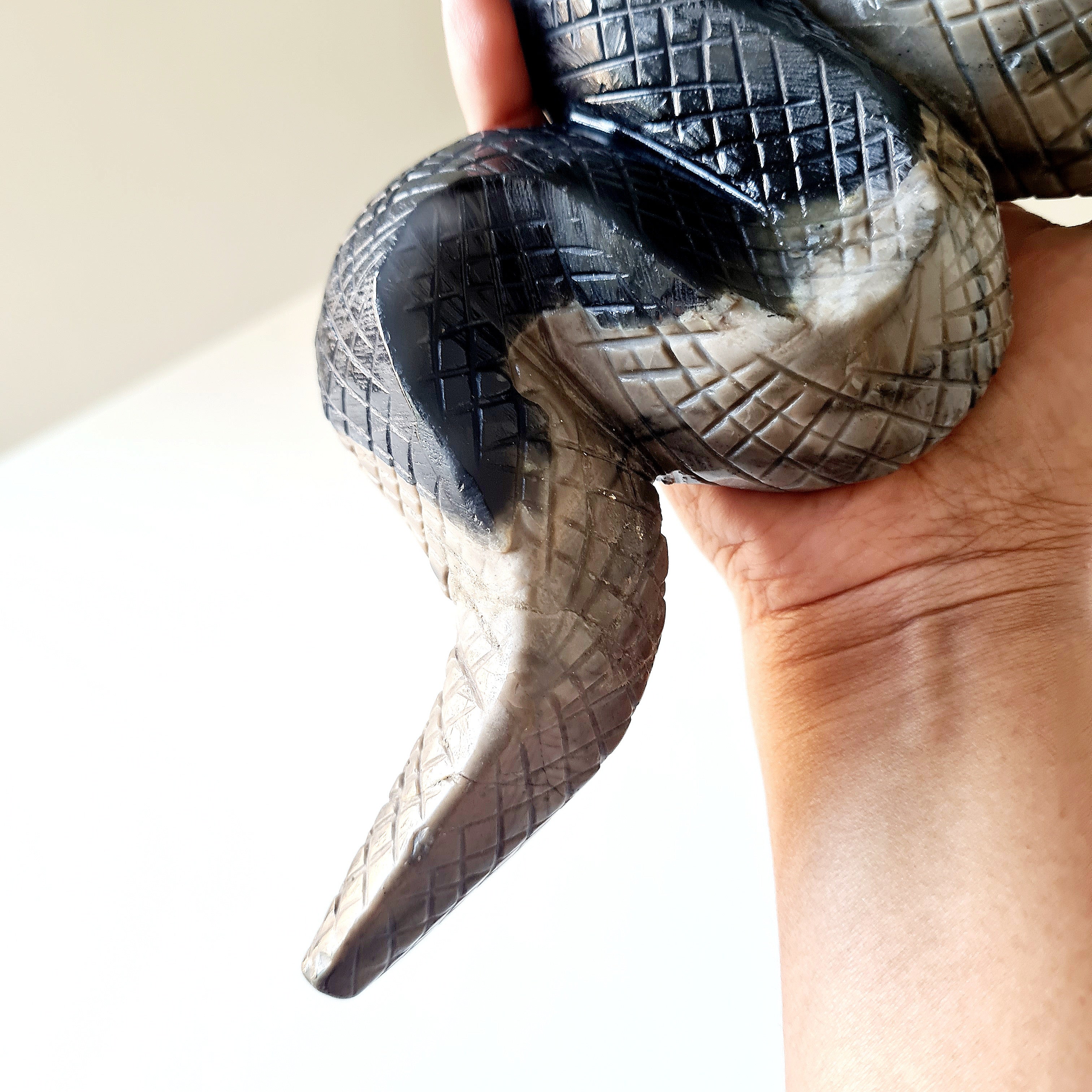 Volcano Agate Snake Carving | UV Reactive | 1.1 kg | 26 cm