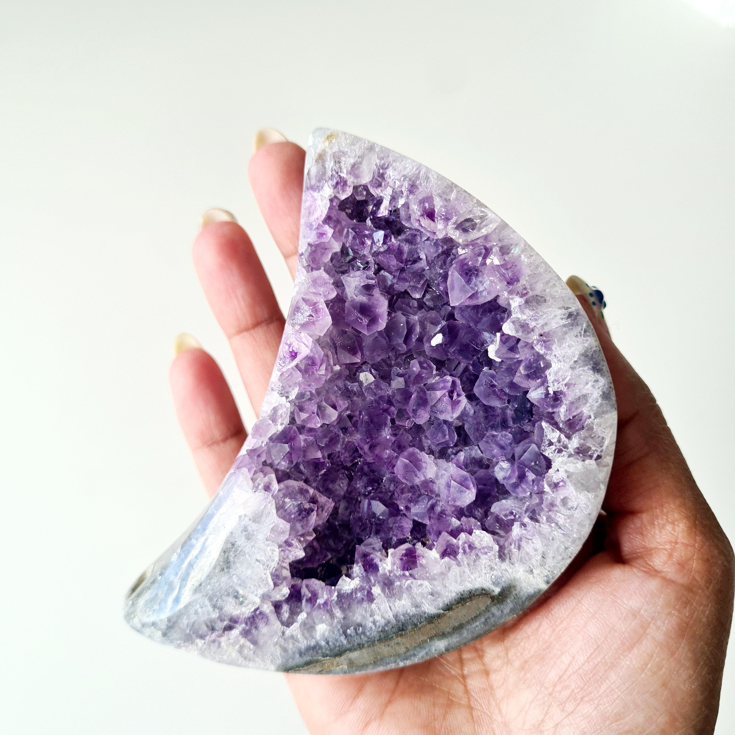 Amethyst Moon Carving π | 280 g | 9.5 cm
