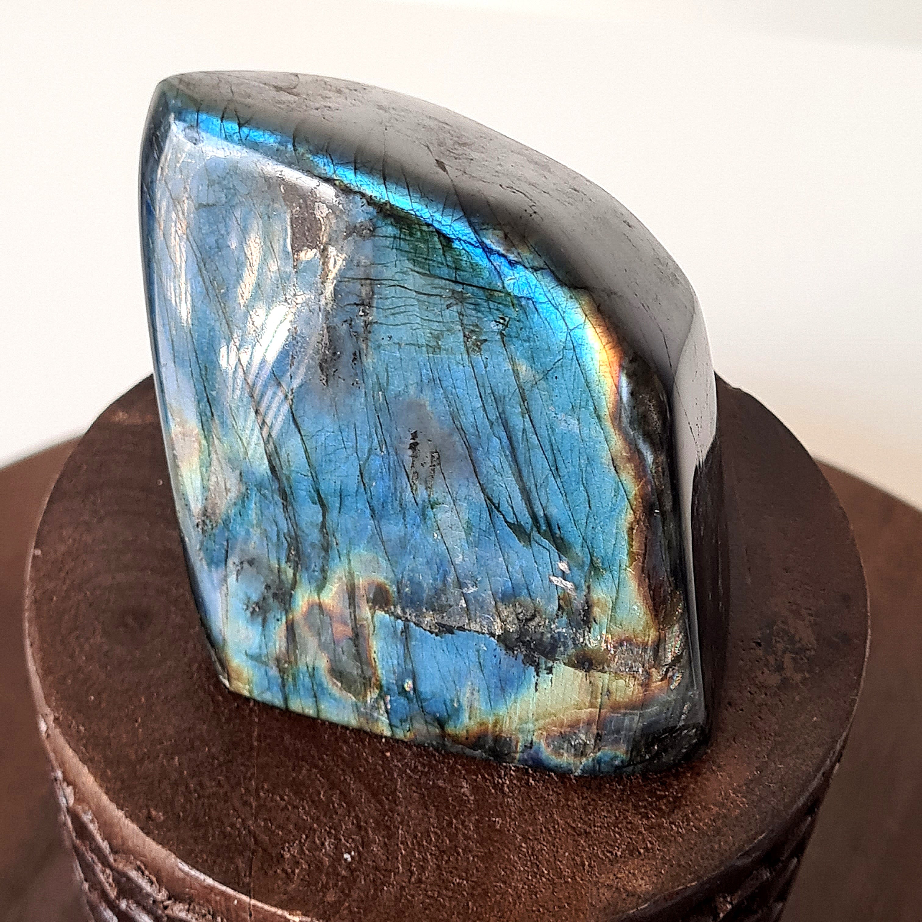 Labradorite | Moody E
