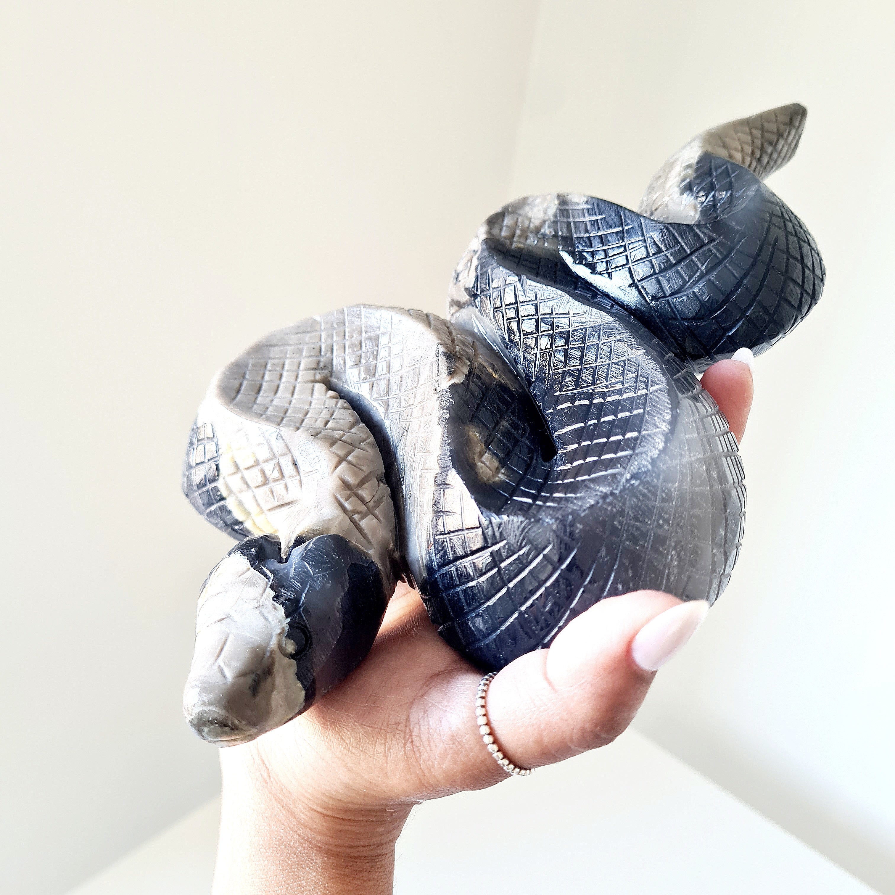 Volcano Agate Snake Carving | UV Reactive | 1.1 kg | 26 cm