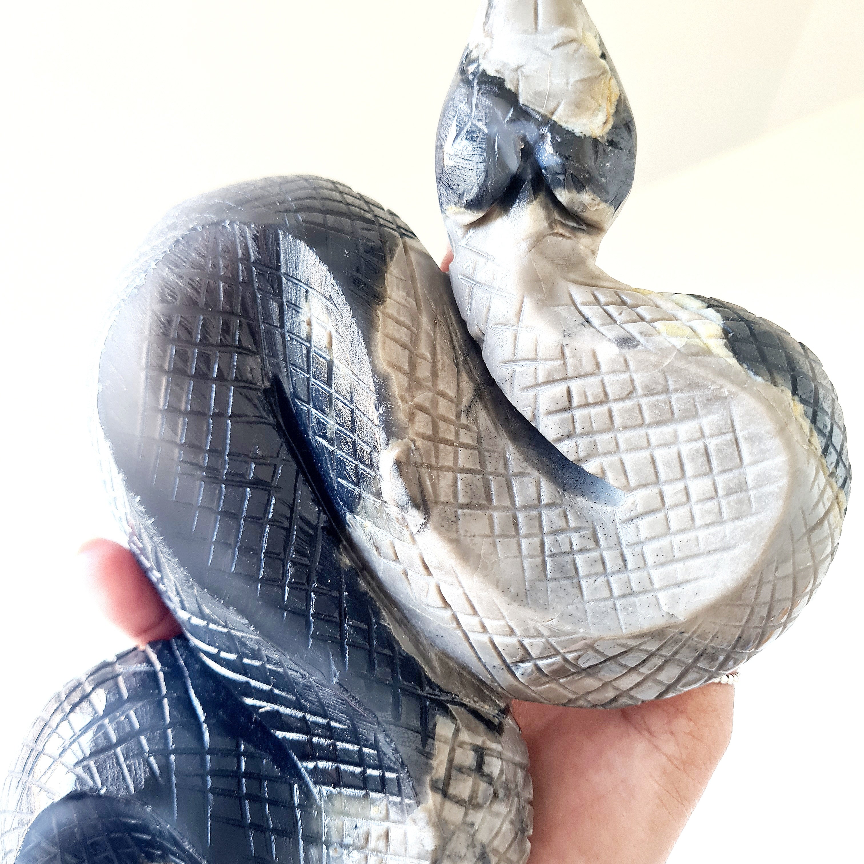 Volcano Agate Snake Carving | UV Reactive | 1.1 kg | 26 cm