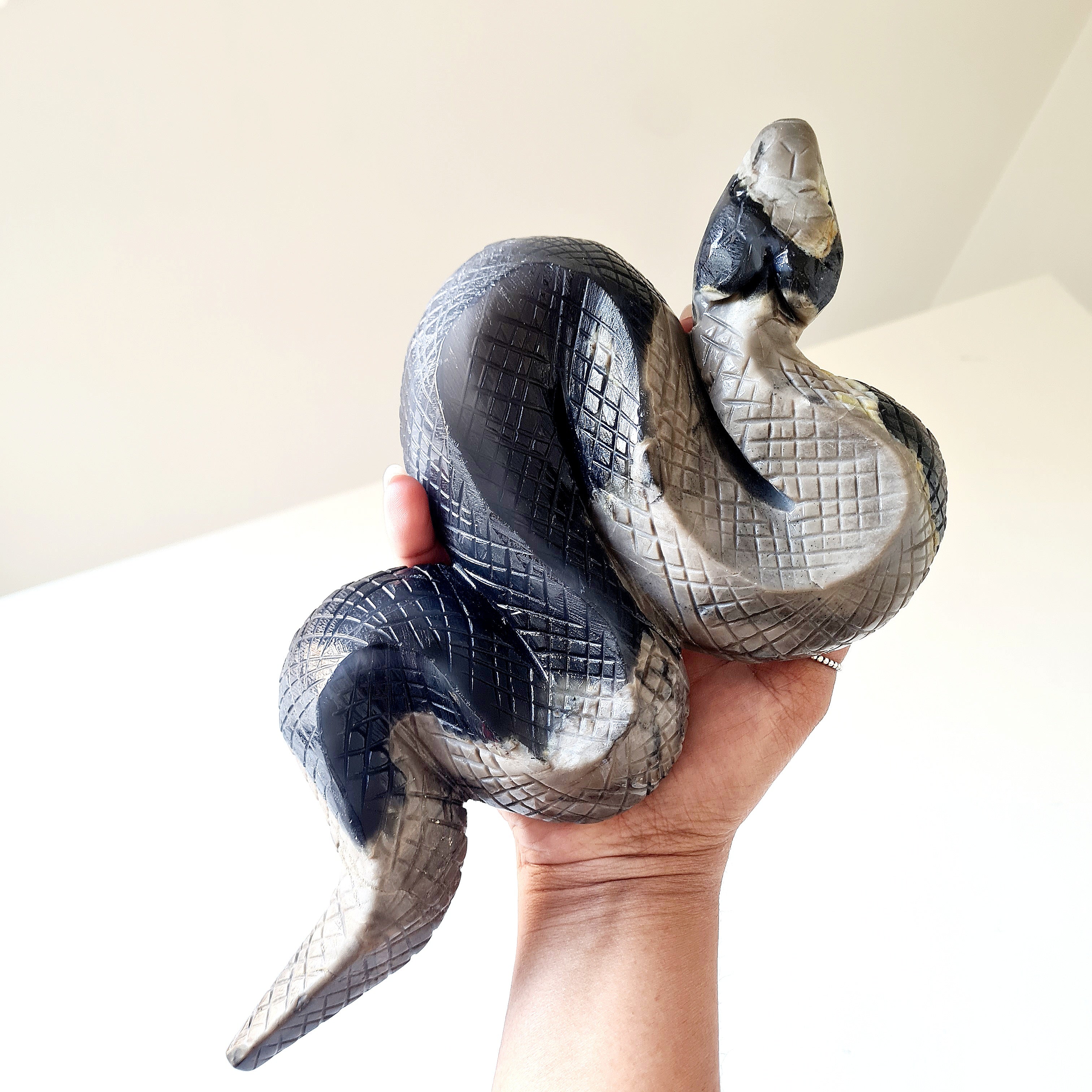 Volcano Agate Snake Carving | UV Reactive | 1.1 kg | 26 cm