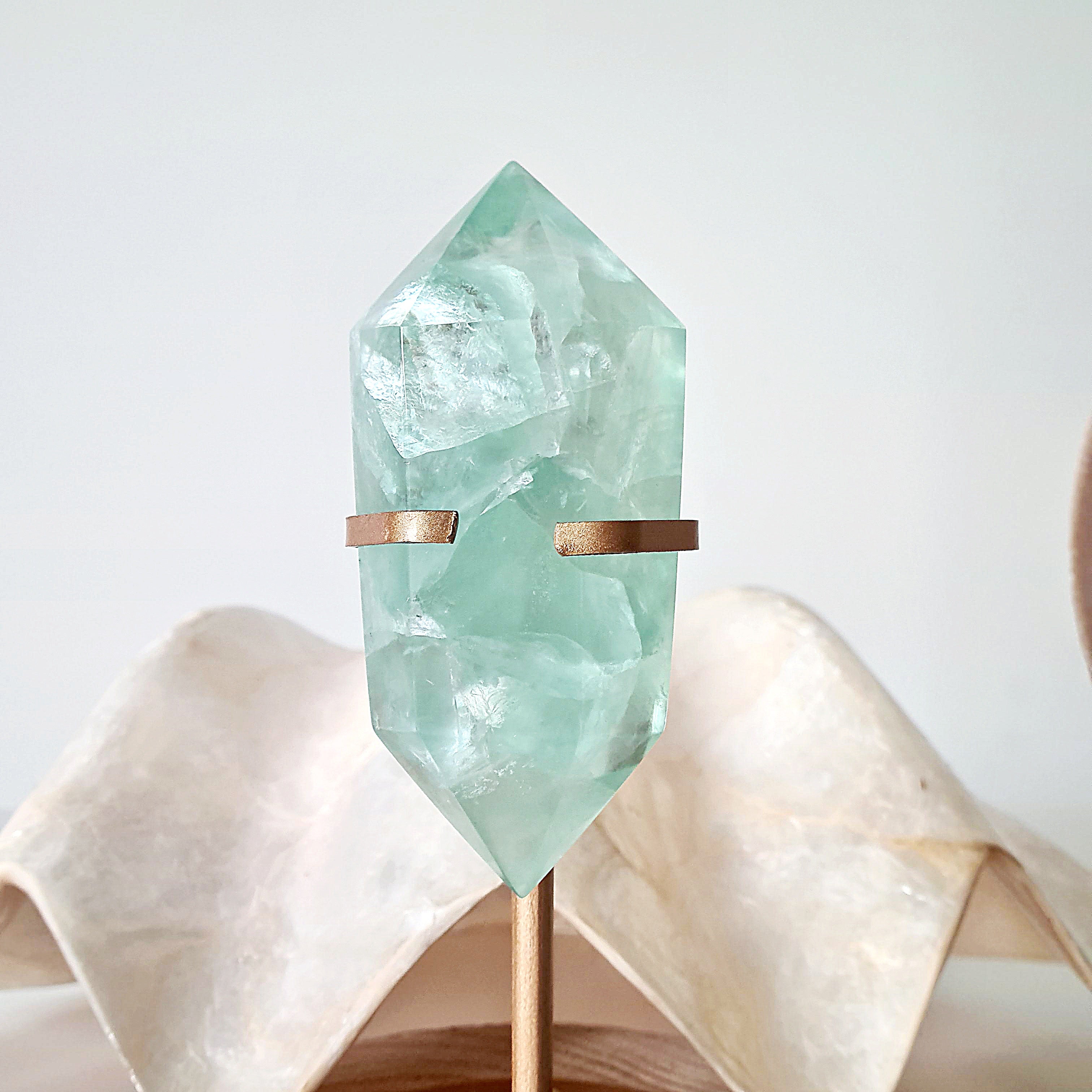 Fluorite DT with stand | A | 223 g | 9 cm