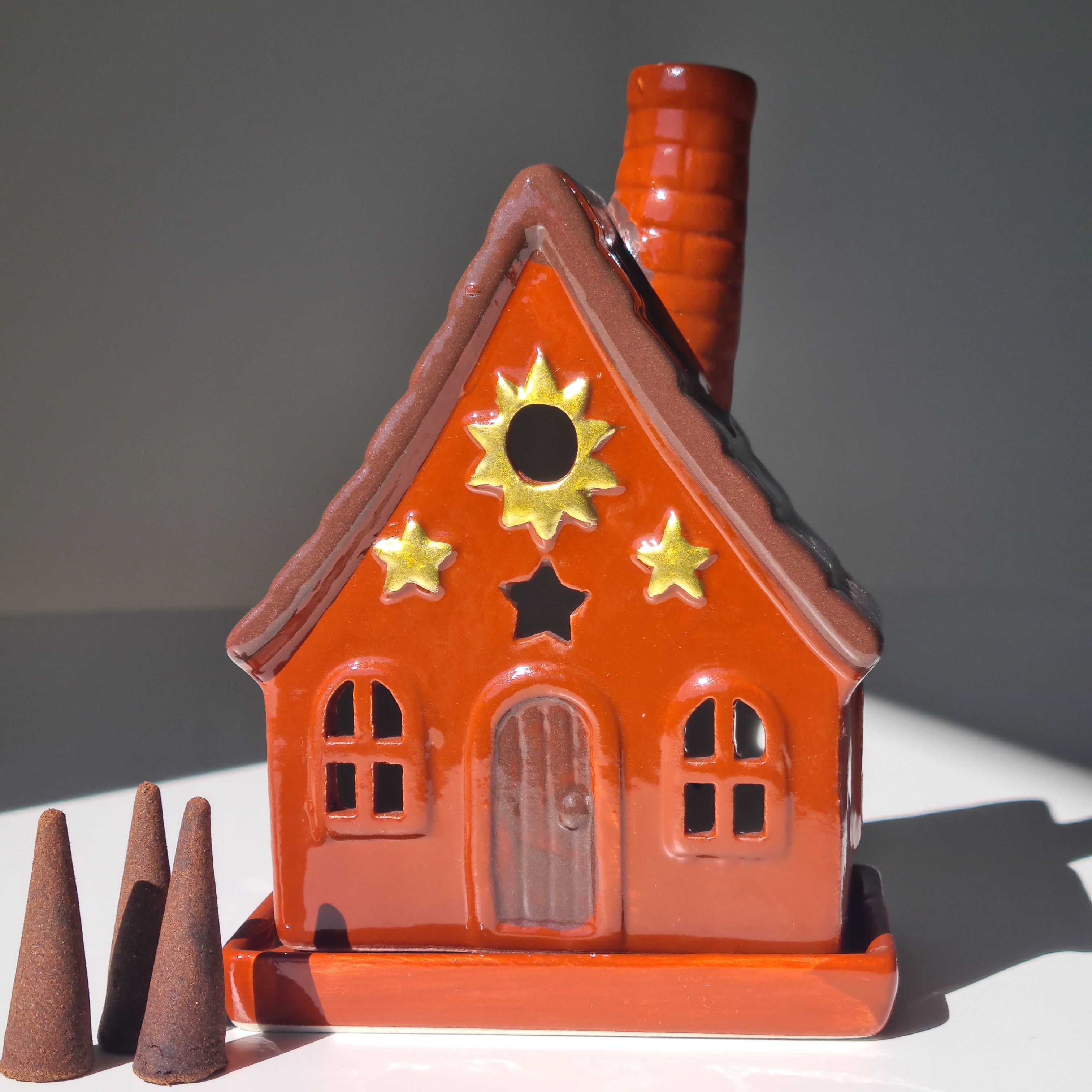 Hearth Cottage Incense Burner + 10 Frankincense Incense Cones
