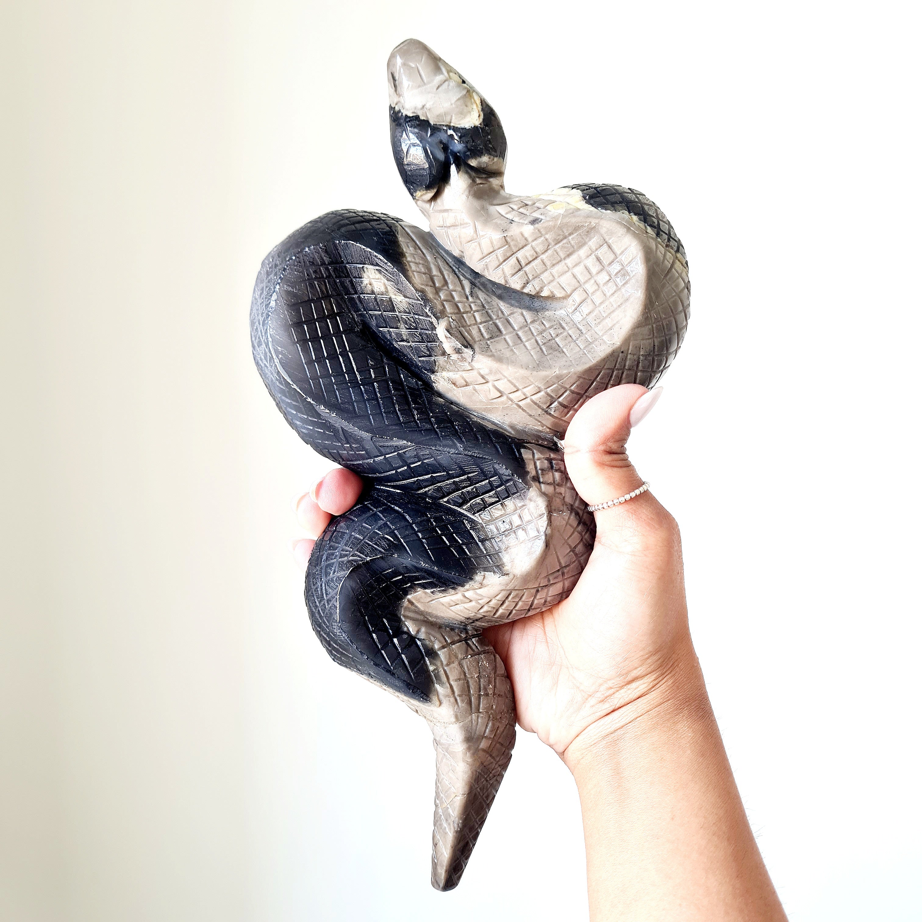Volcano Agate Snake Carving | UV Reactive | 1.1 kg | 26 cm