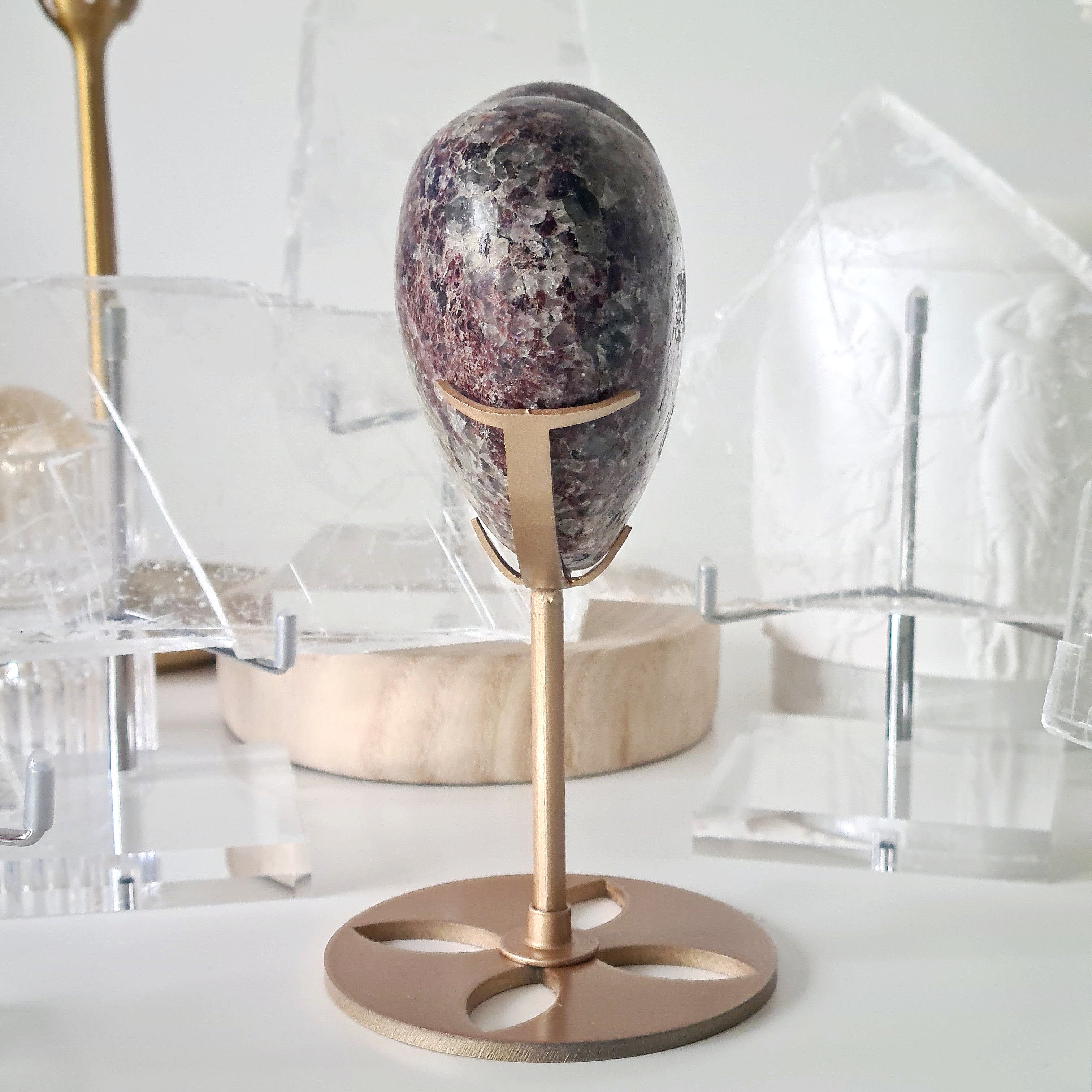 Garnet heart on stand | 605 g
