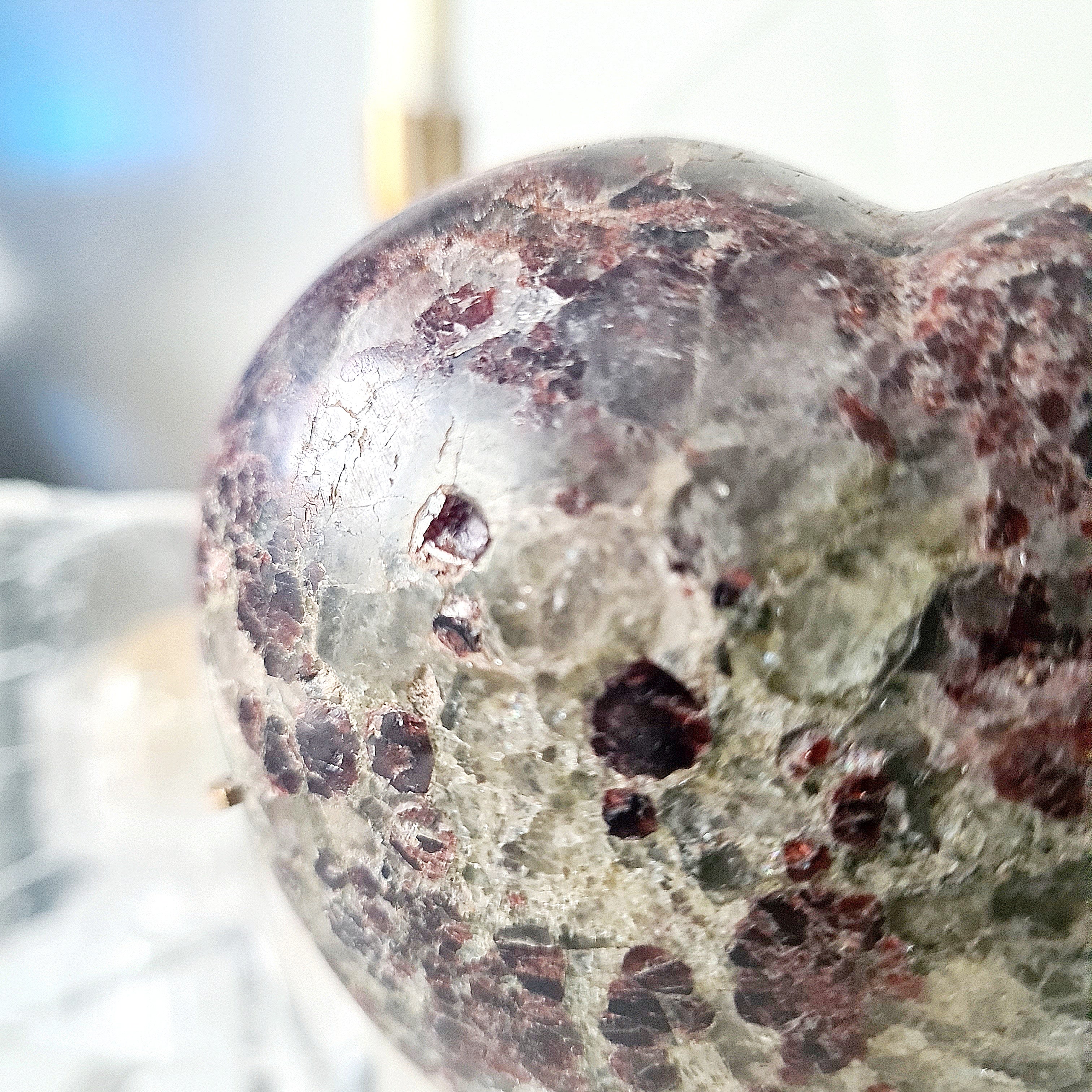 Garnet heart on stand | 605 g
