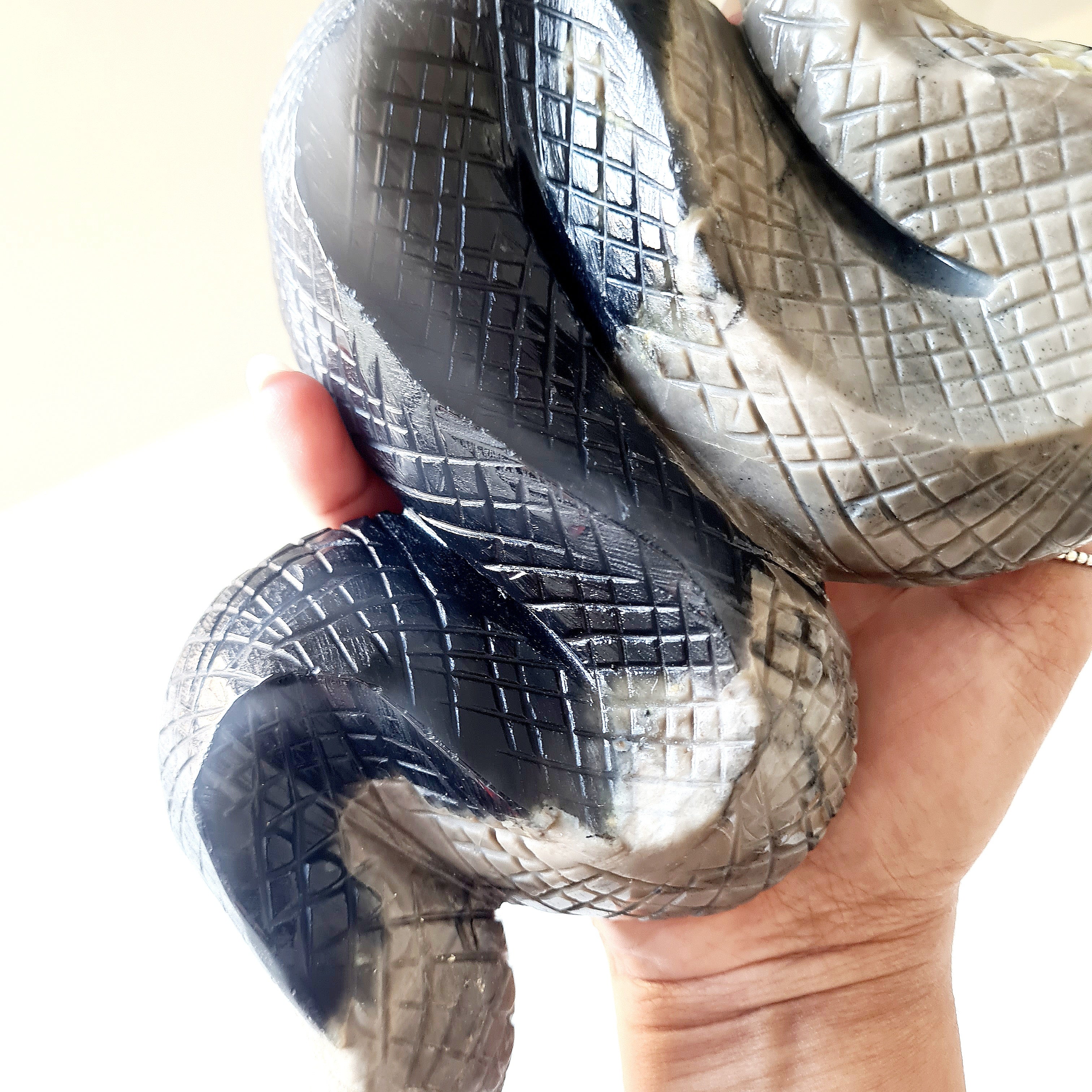 Volcano Agate Snake Carving | UV Reactive | 1.1 kg | 26 cm