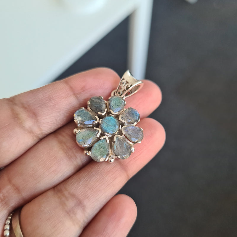 Labradorite Silver Pendant