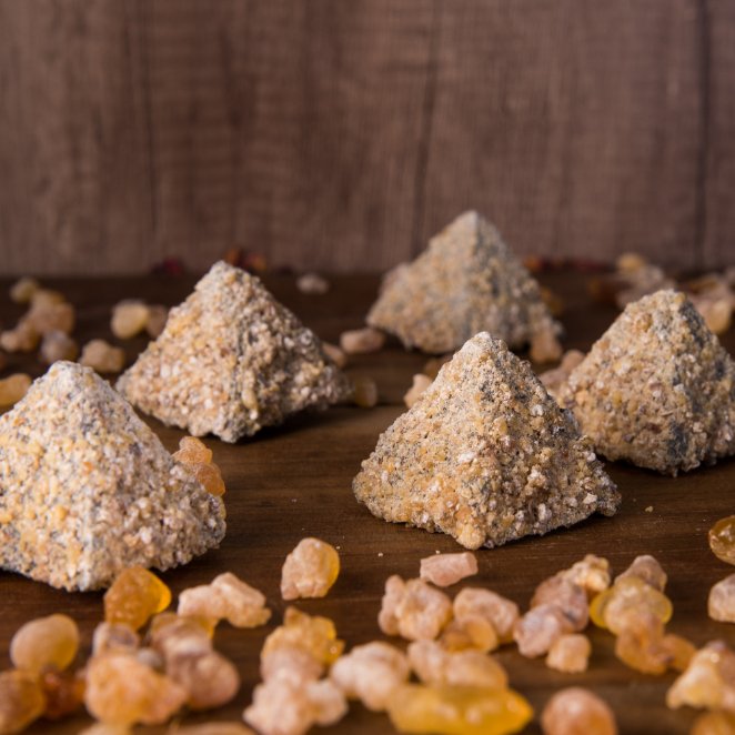 Pure Frankincense – Energetic Pyramids (4pcs)