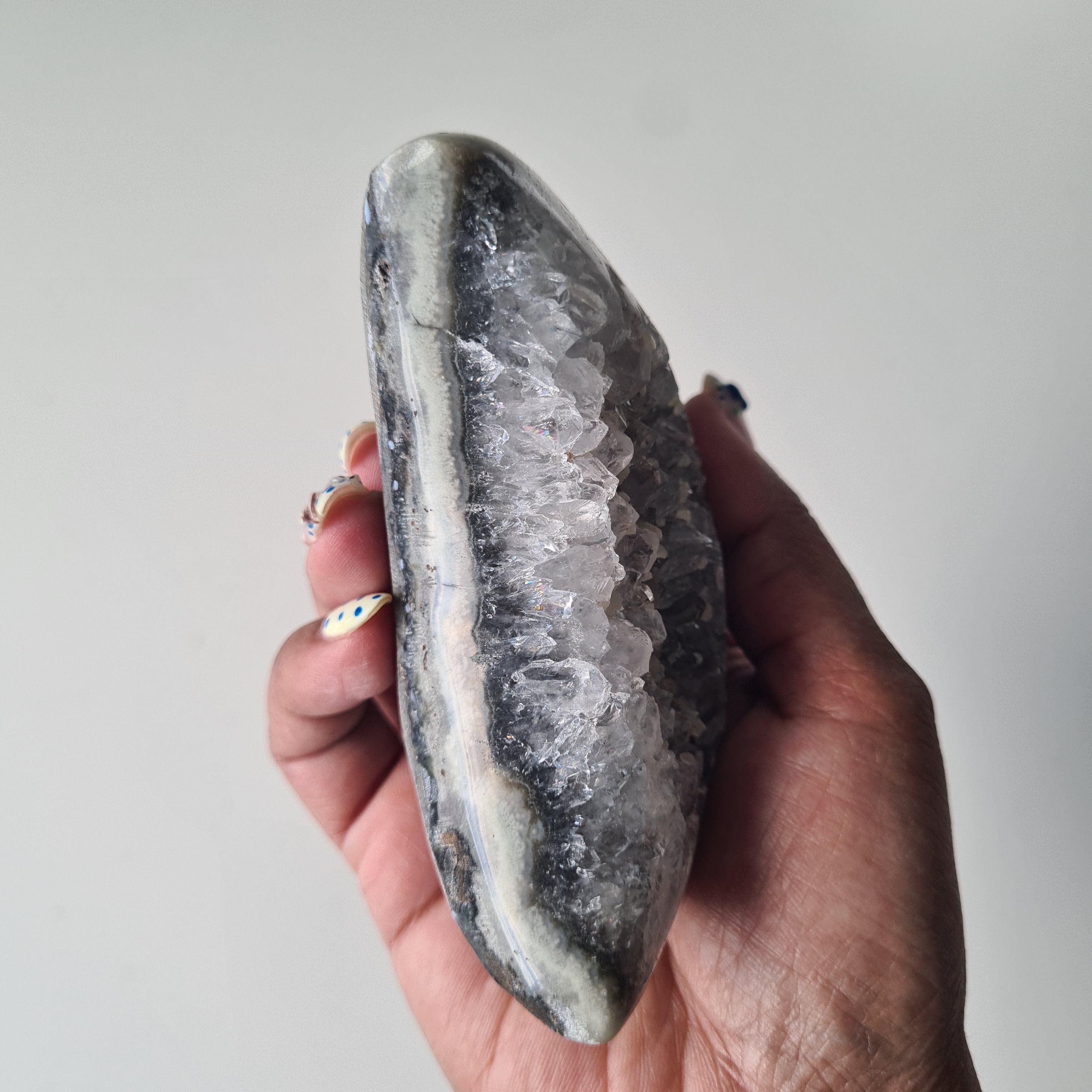 Druzzy Agate Moon Carving 🌙 | 304 g | 9.5 cm