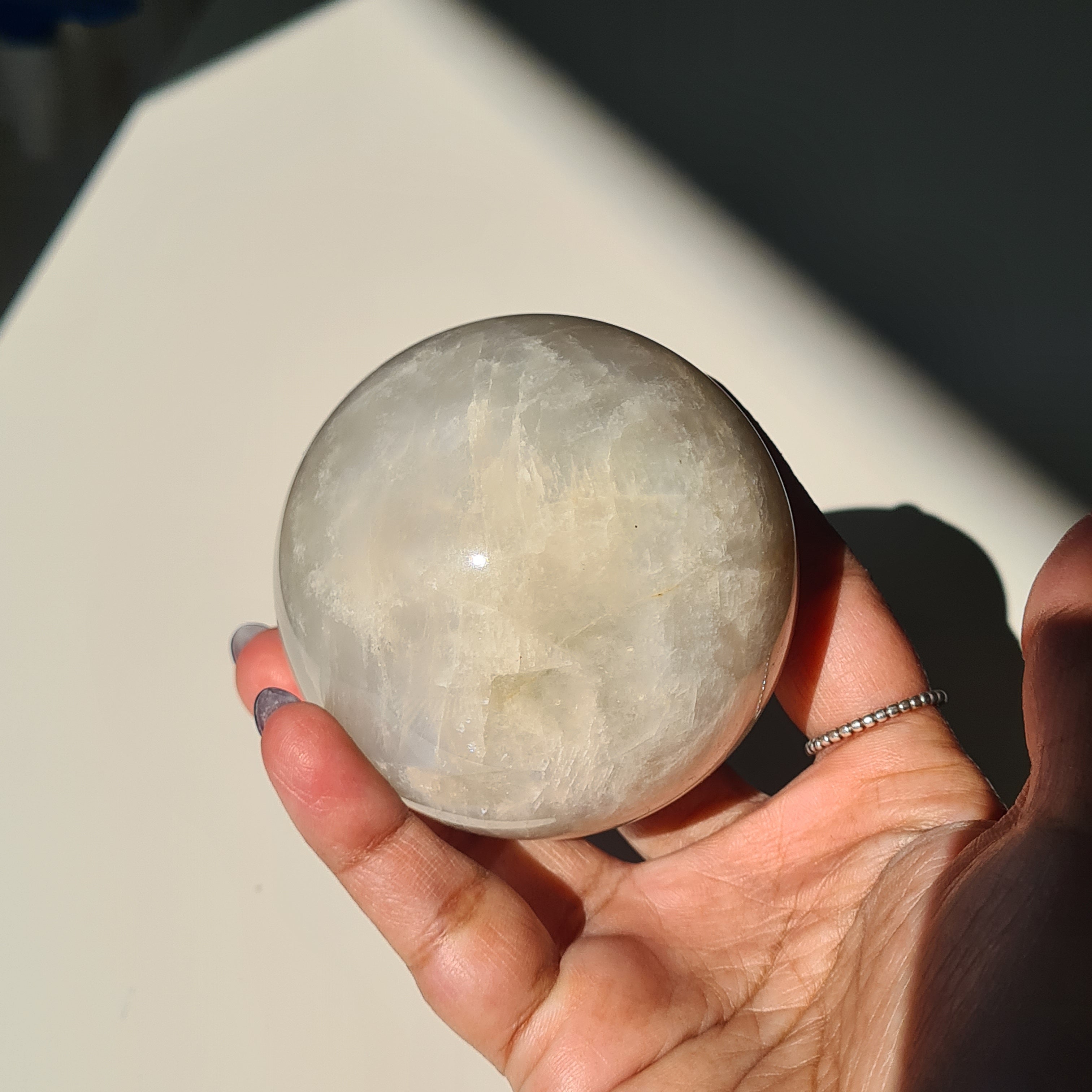 Moonstone 🌙 Sphere with stand | H | 390 g | 6.5 cm