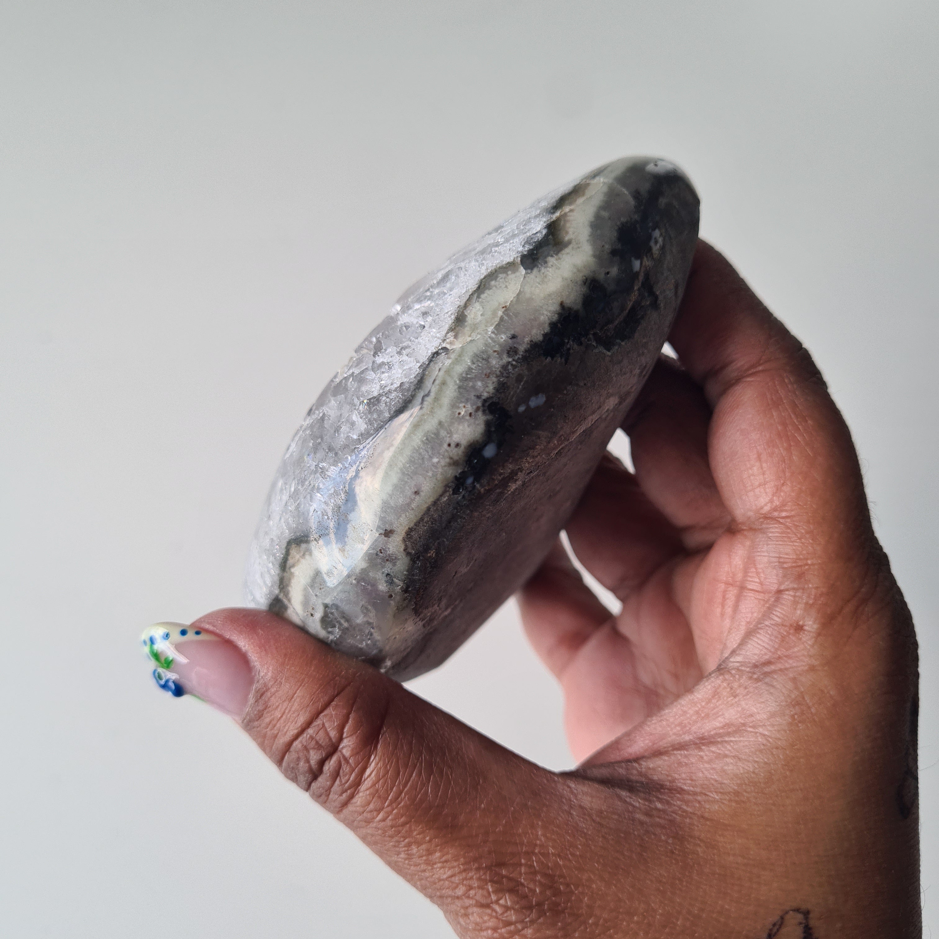 Druzzy Agate Moon Carving 🌙 | 304 g | 9.5 cm