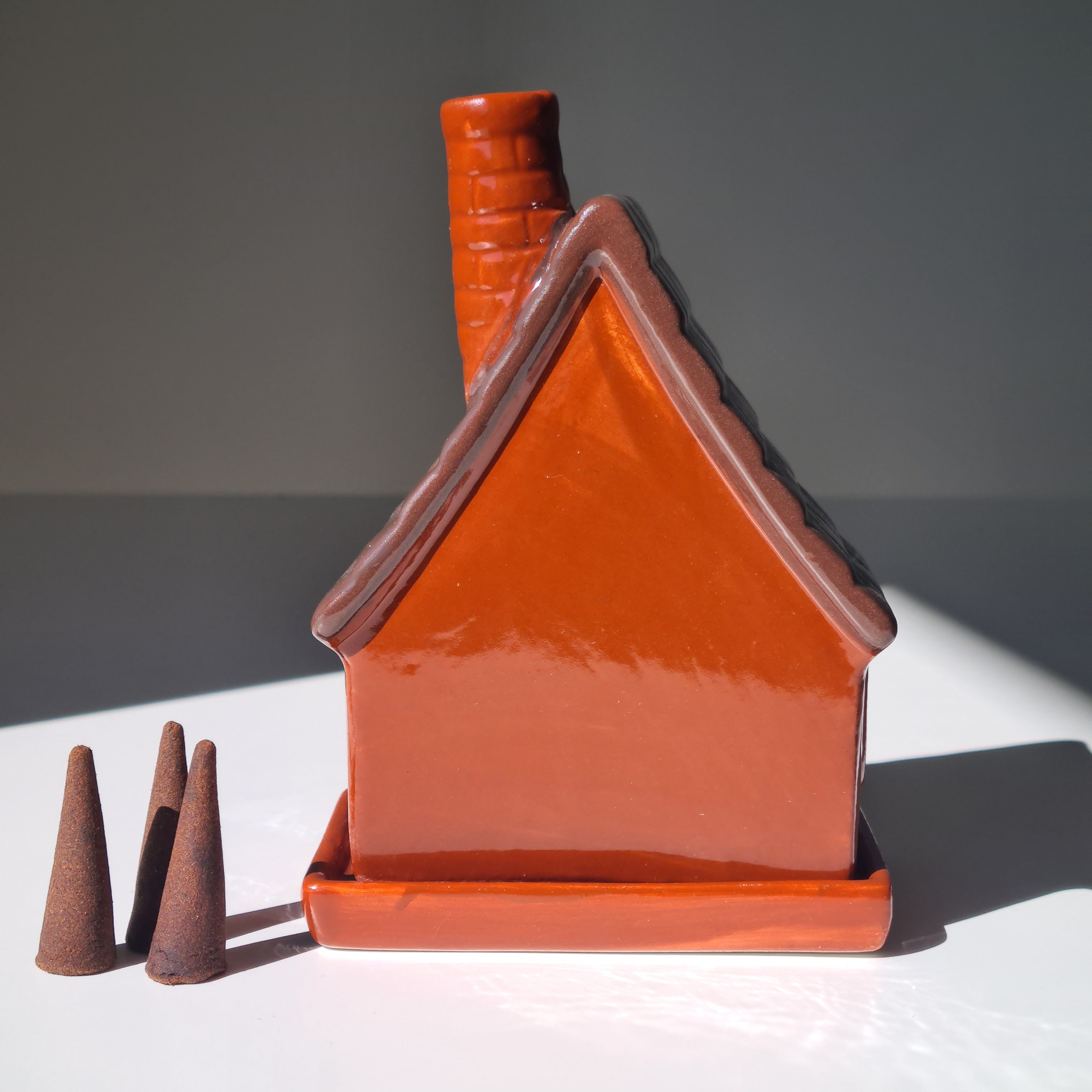 Hearth Cottage Incense Burner + 10 Frankincense Incense Cones