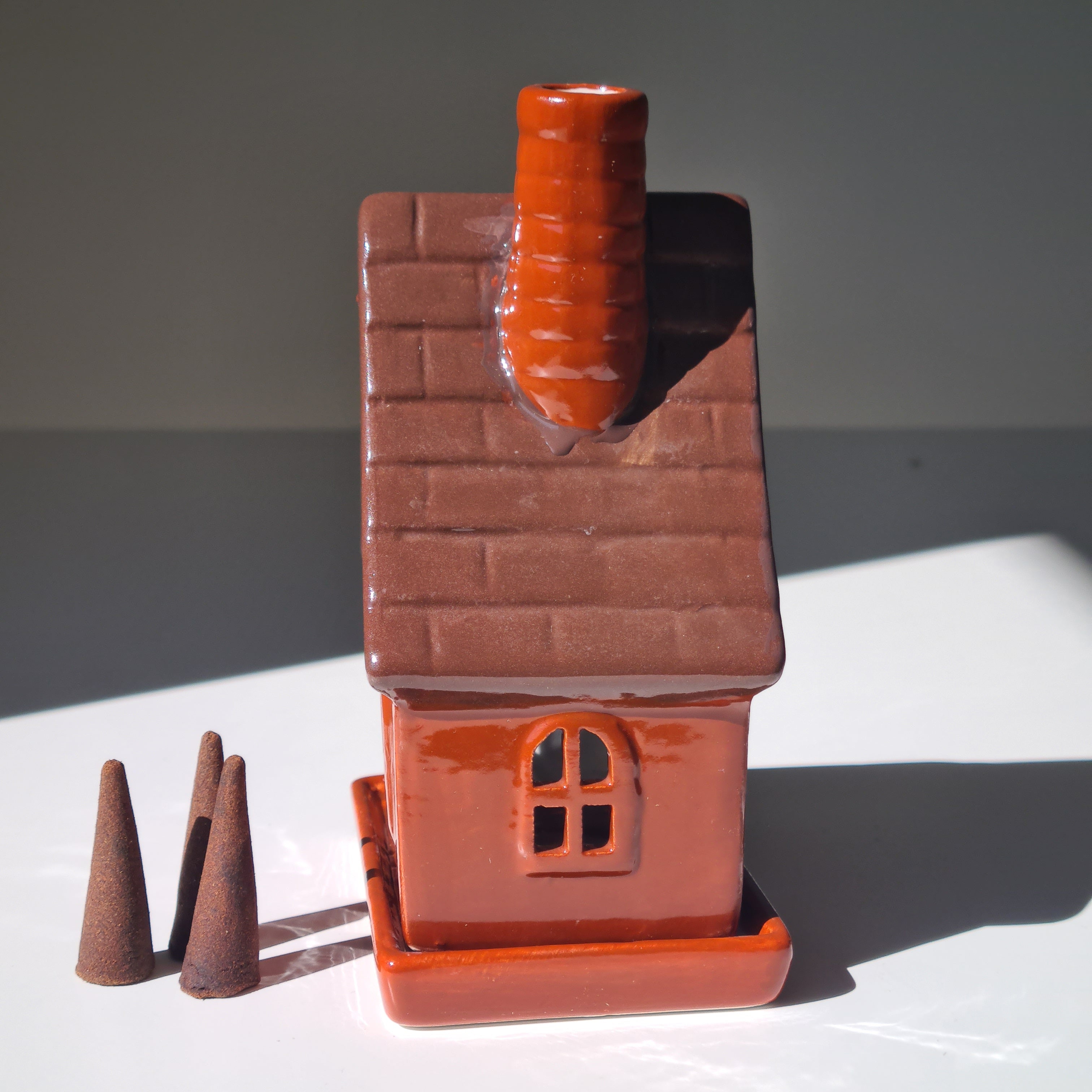 Hearth Cottage Incense Burner + 10 Frankincense Incense Cones