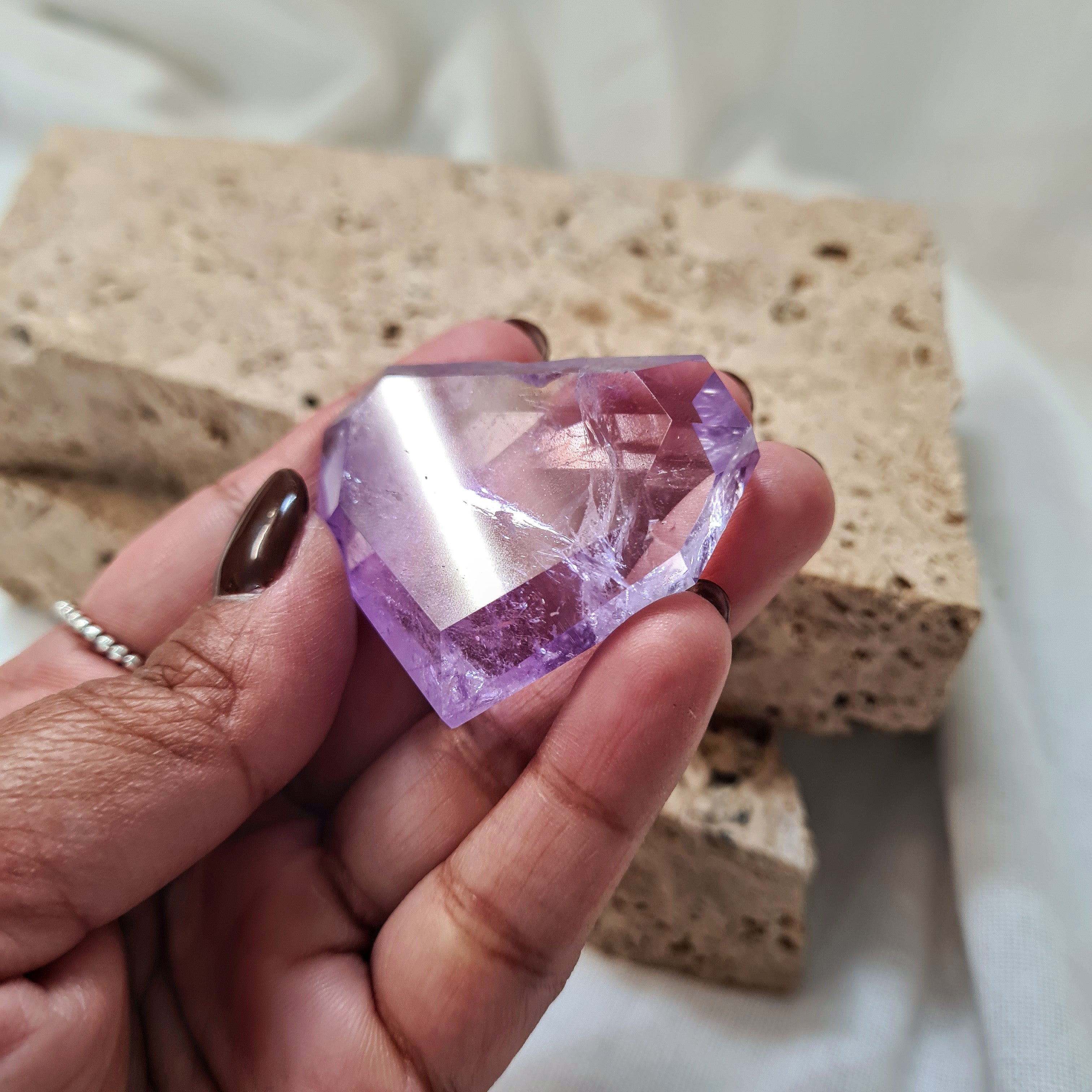 Amethyst Heart With Stand | 4.4x3.5 cm | B