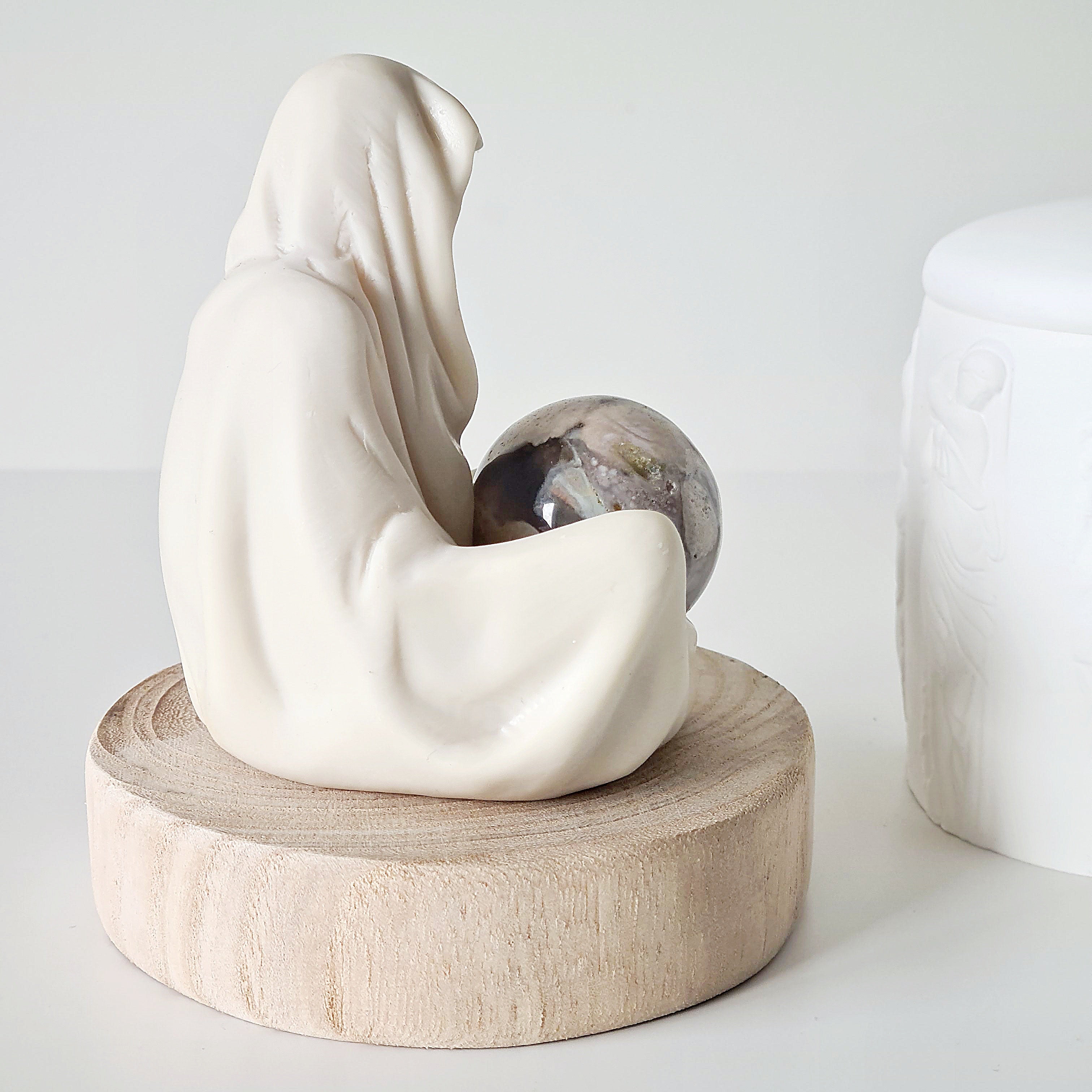 Gate Keeper with Grey Flower Agate Orb