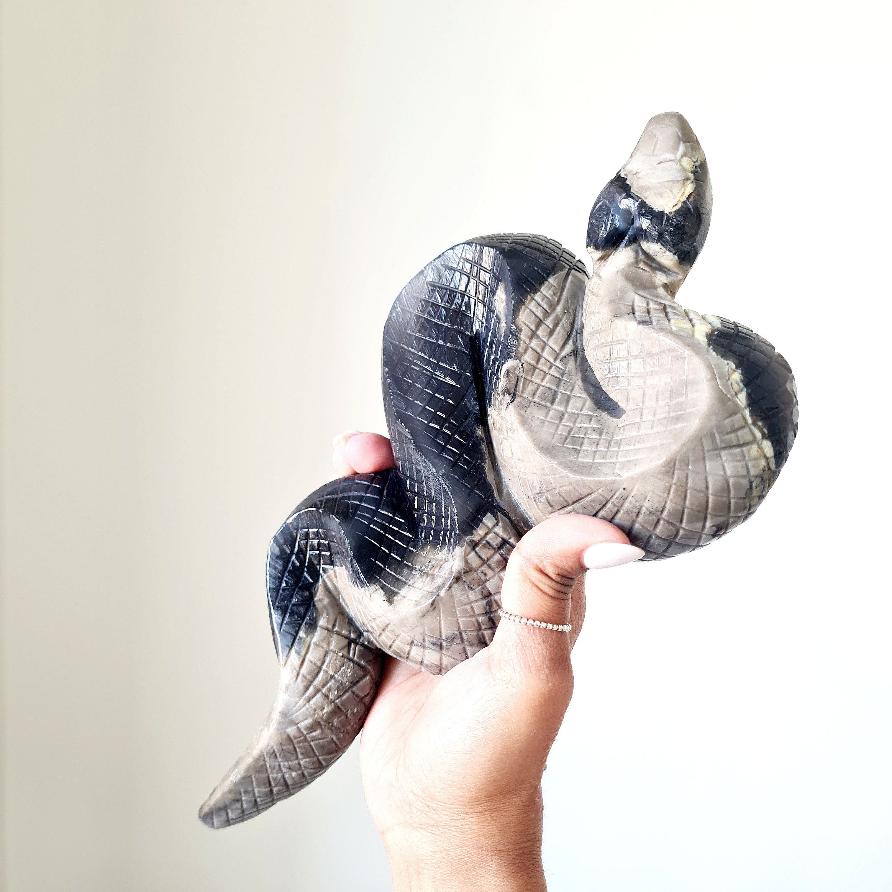 Volcano Agate Snake Carving | UV Reactive | 1.1 kg | 26 cm