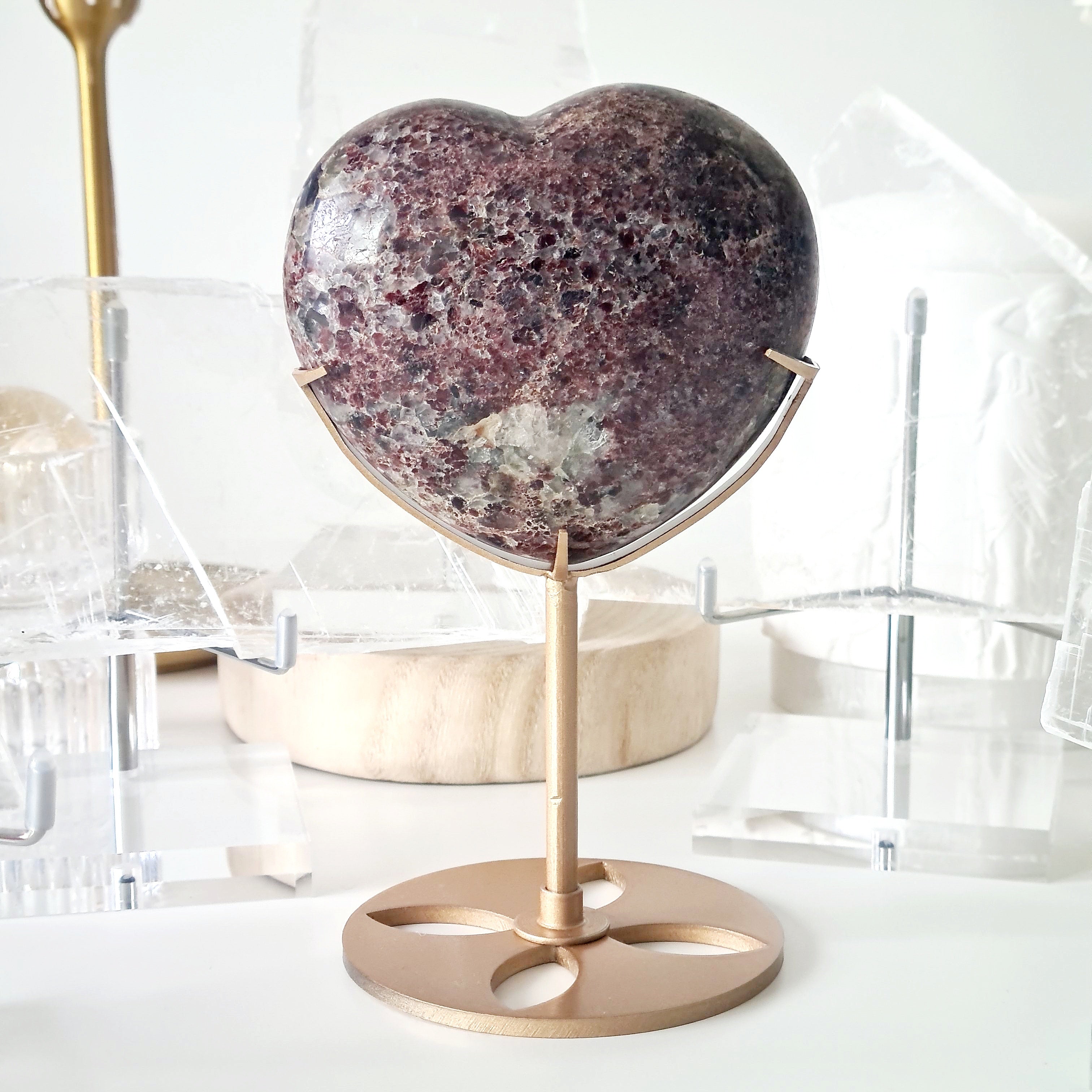 Garnet heart on stand | 605 g