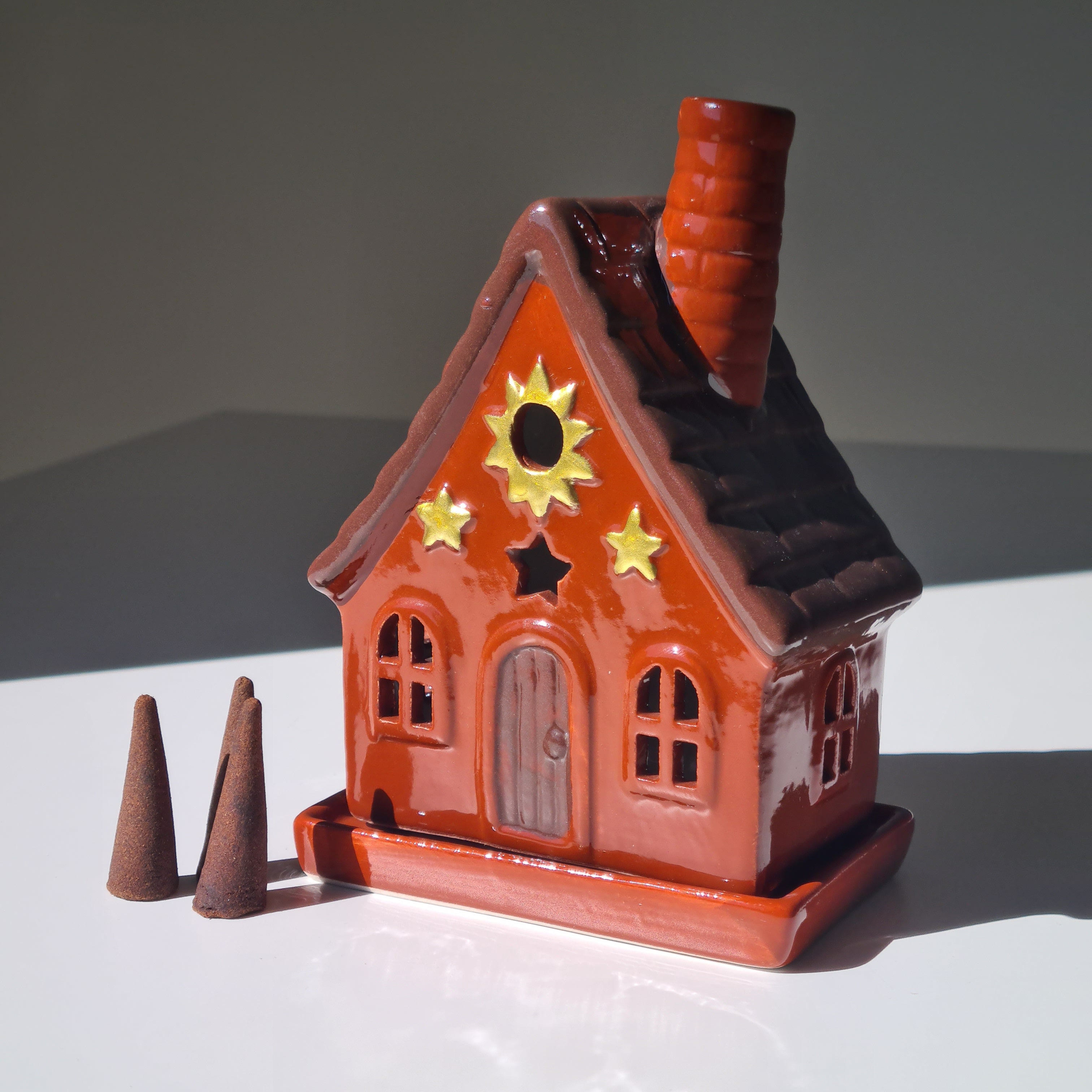 Hearth Cottage Incense Burner + 10 Frankincense Incense Cones