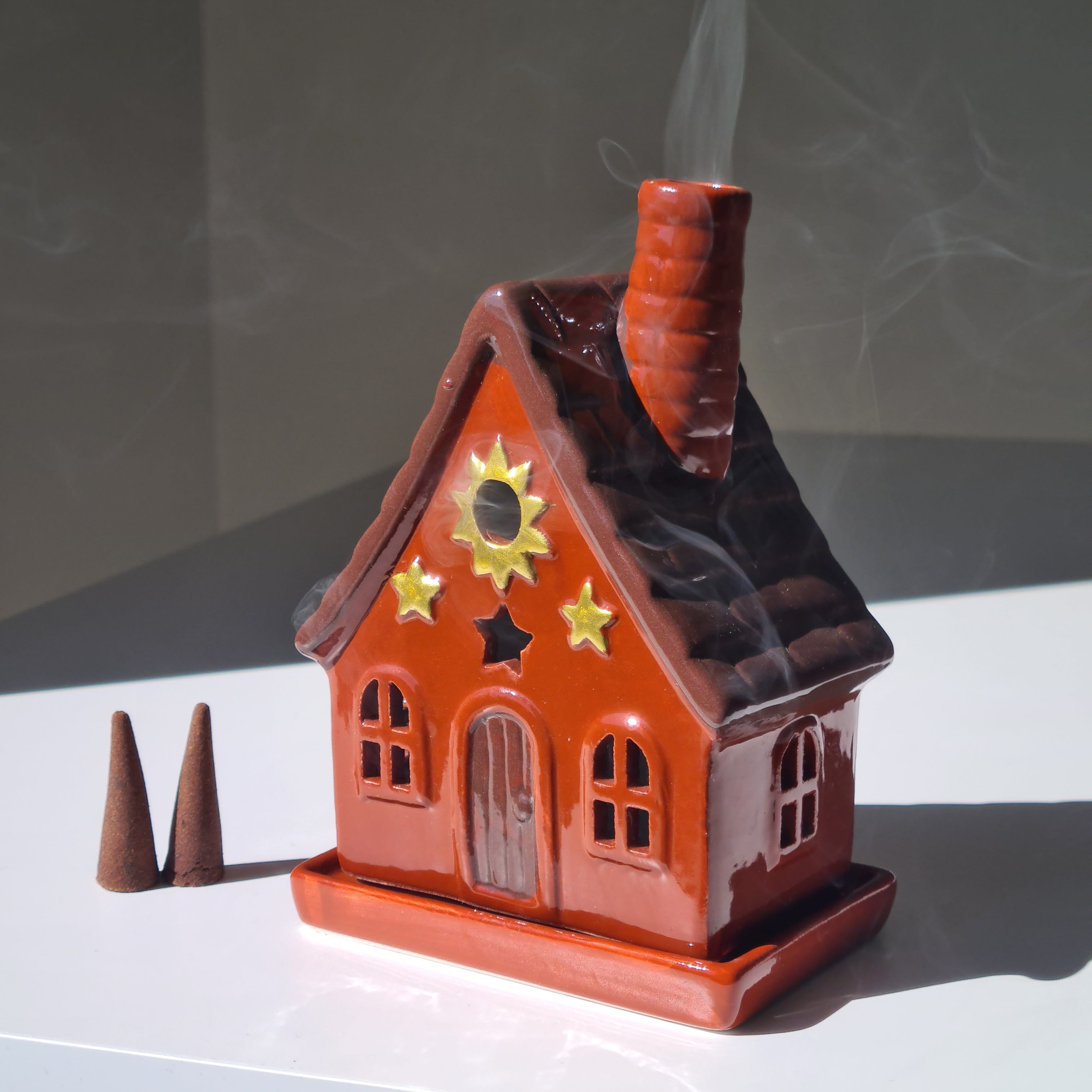 Hearth Cottage Incense Burner + 10 Frankincense Incense Cones