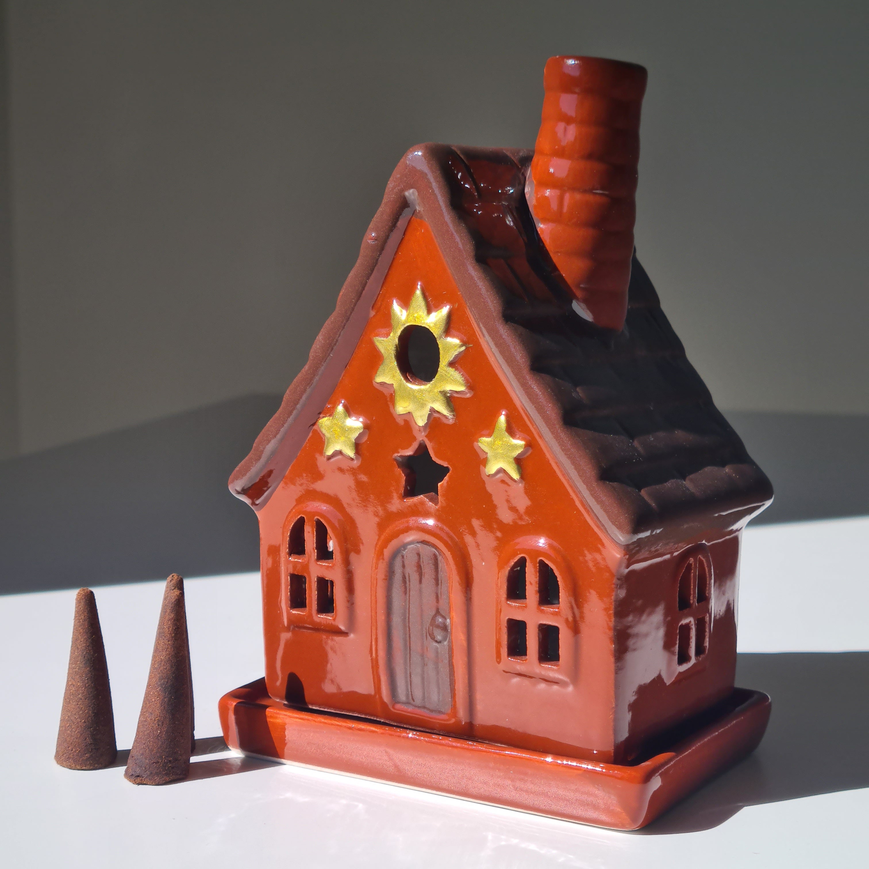 Hearth Cottage Incense Burner + 10 Frankincense Incense Cones