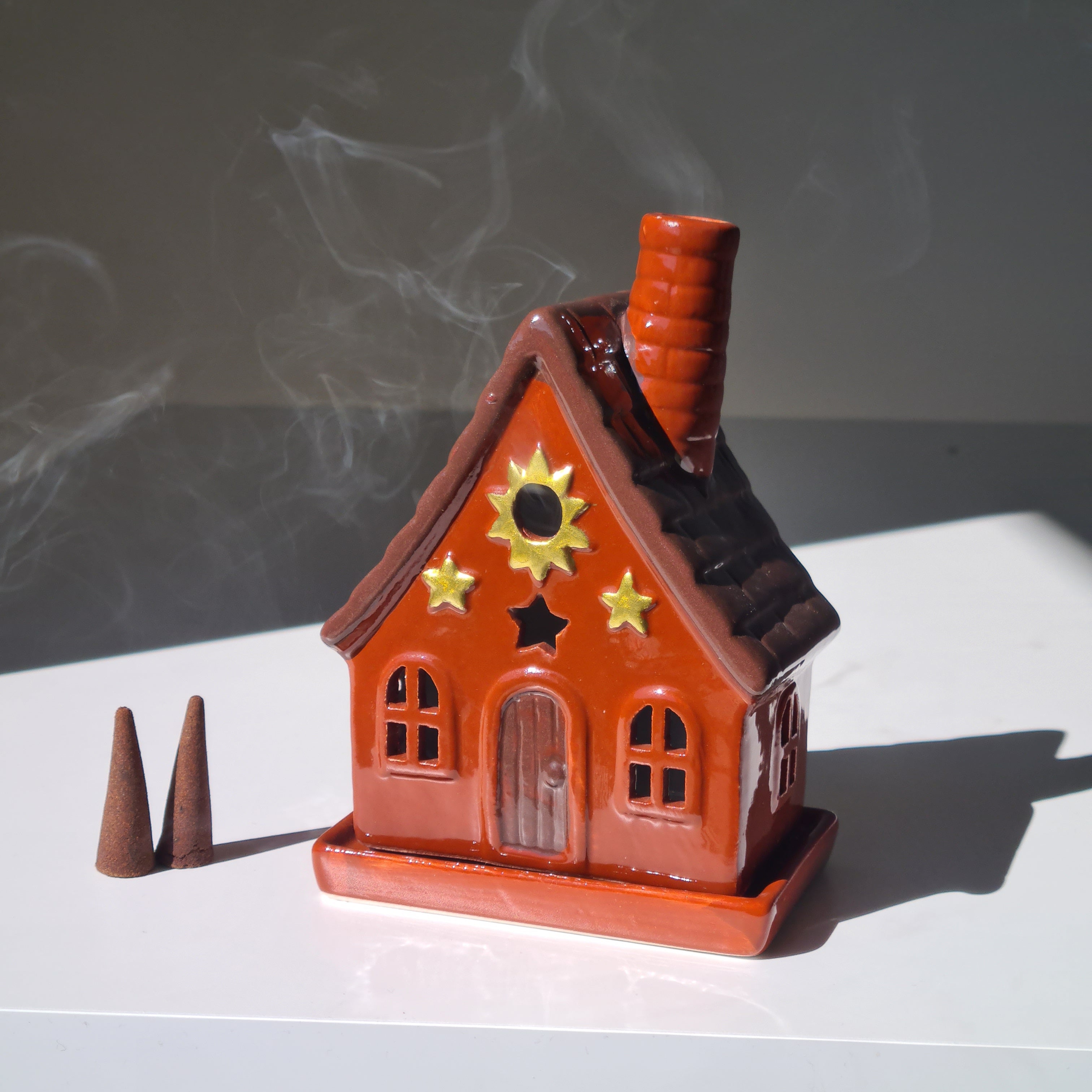 Hearth Cottage Incense Burner + 10 Frankincense Incense Cones