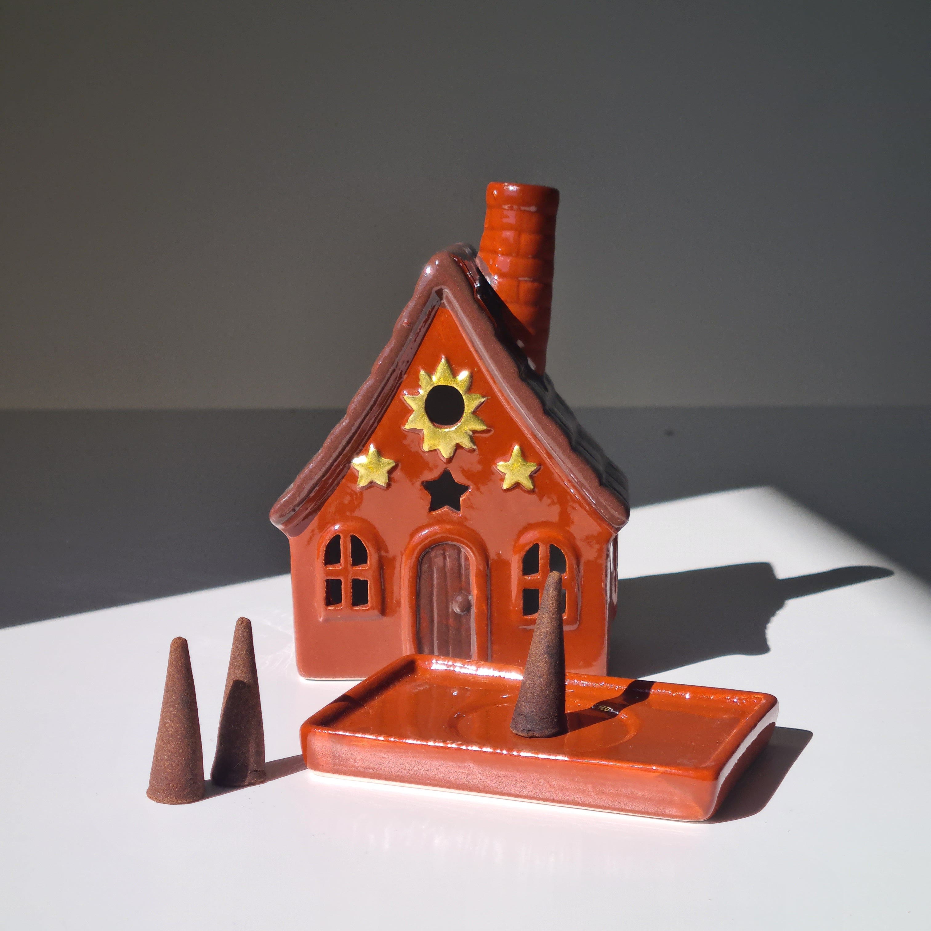Hearth Cottage Incense Burner + 10 Frankincense Incense Cones