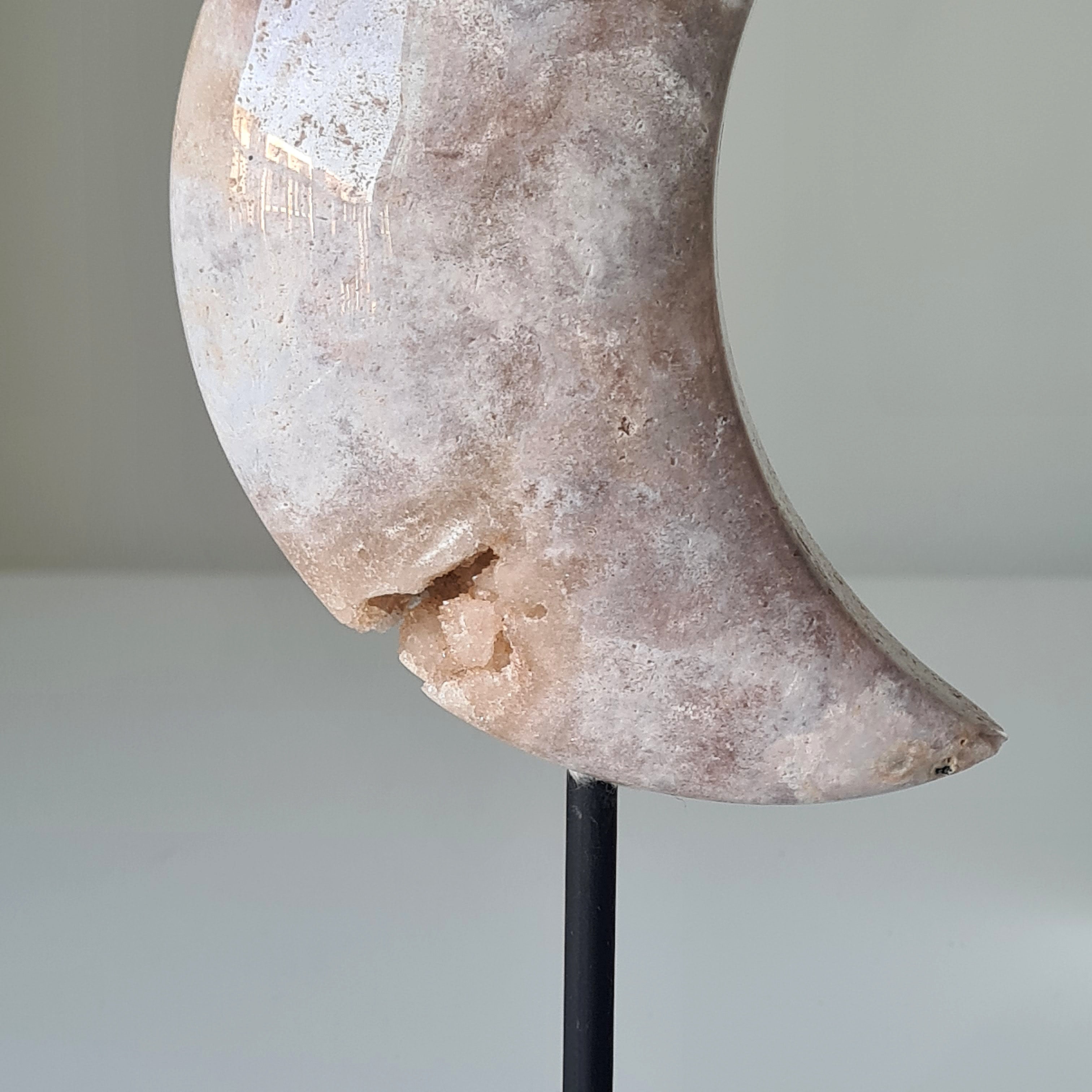 Pink Amethyst | Moon 🌙 On Stand | 1 kg | 21.5 cm including stand