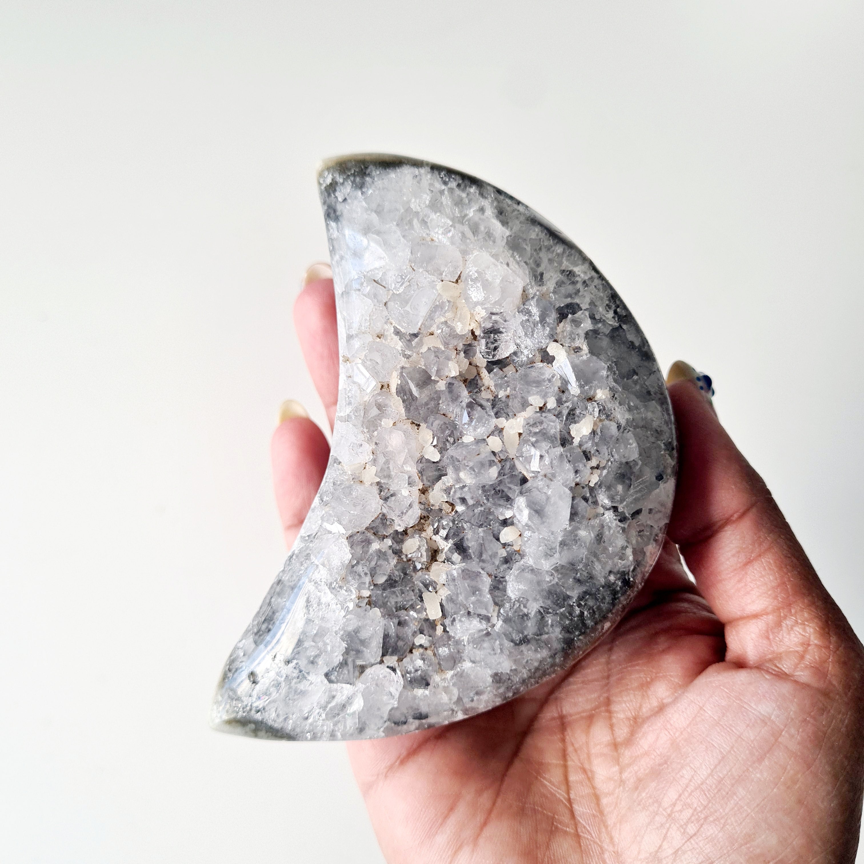 Druzzy Agate Moon Carving 🌙 | 304 g | 9.5 cm