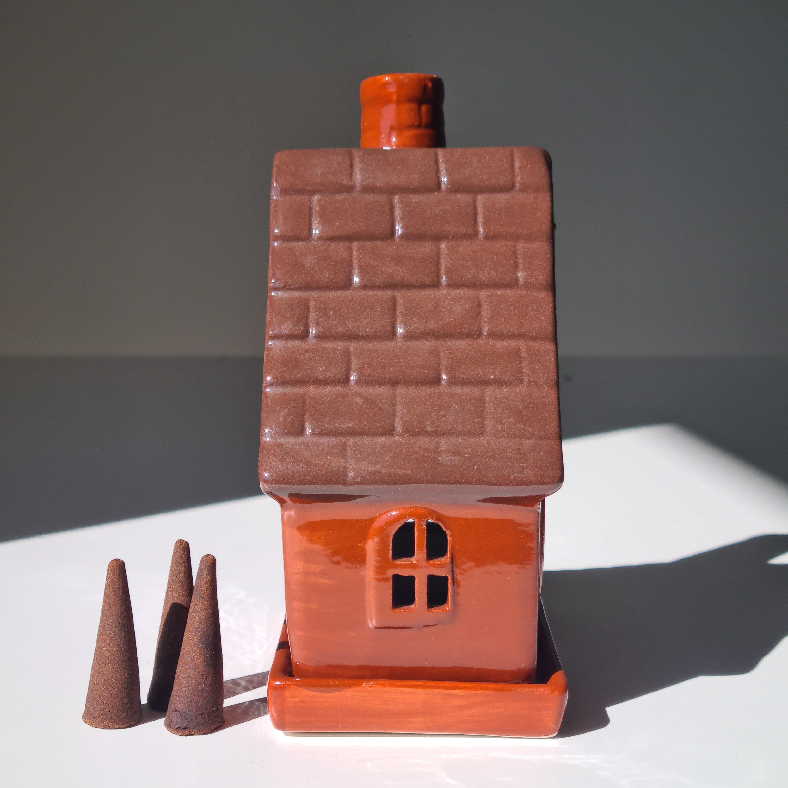 Hearth Cottage Incense Burner + 10 Frankincense Incense Cones