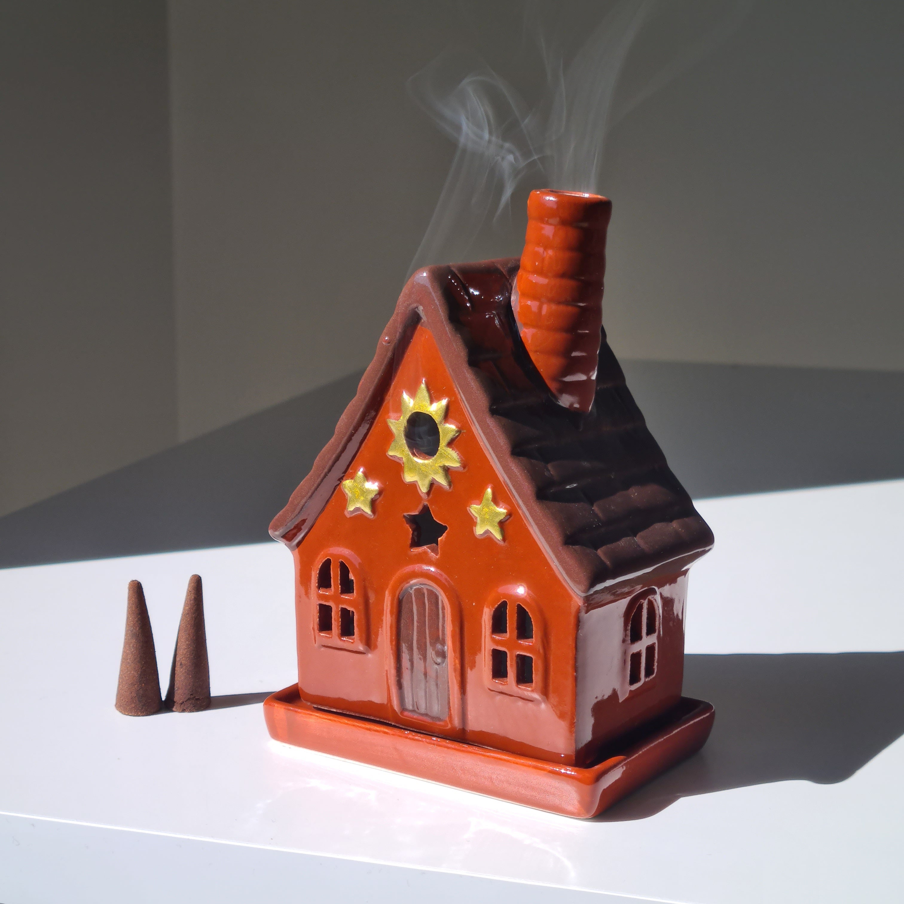 Hearth Cottage Incense Burner + 10 Frankincense Incense Cones