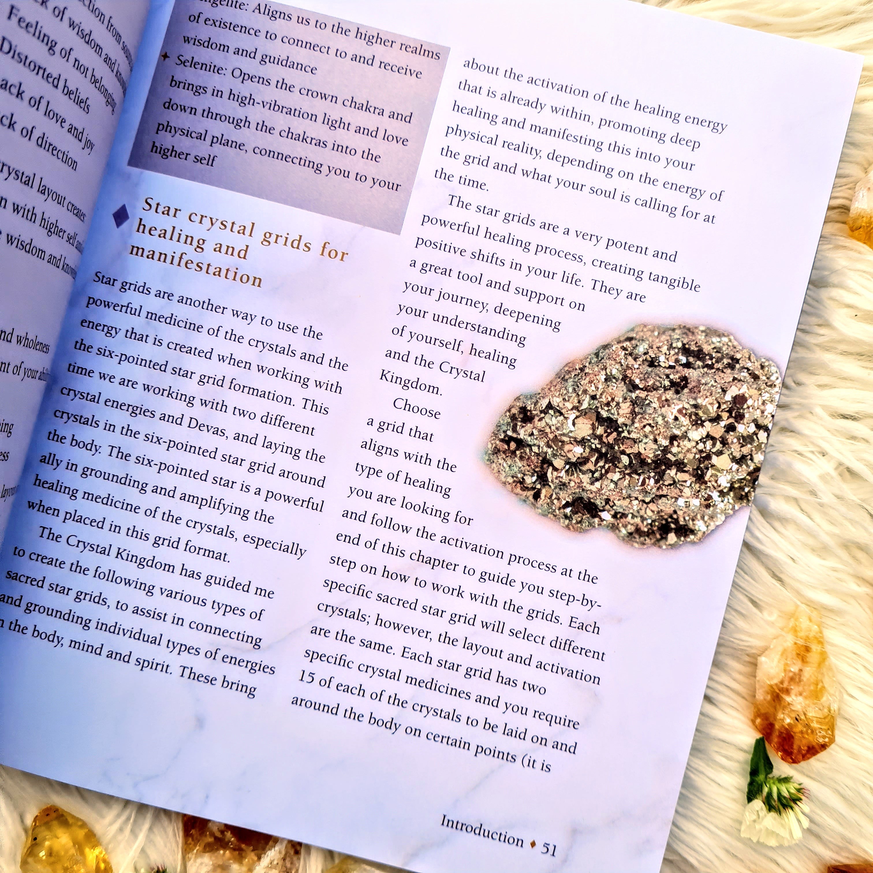 CRYSTALS BOOK UNDERSTAND AND CONNECT TO THE MEDICINE AND HEALING OF CRYSTALS