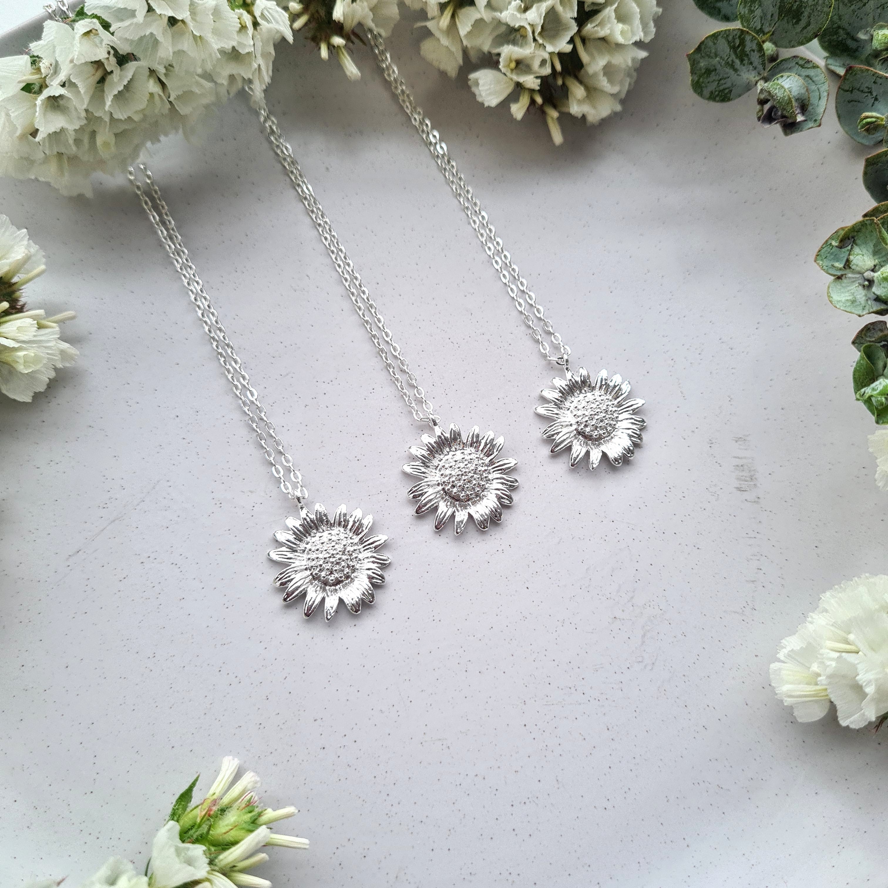 Daisy Necklace 'Fertility & Motherhood' ~ Silver