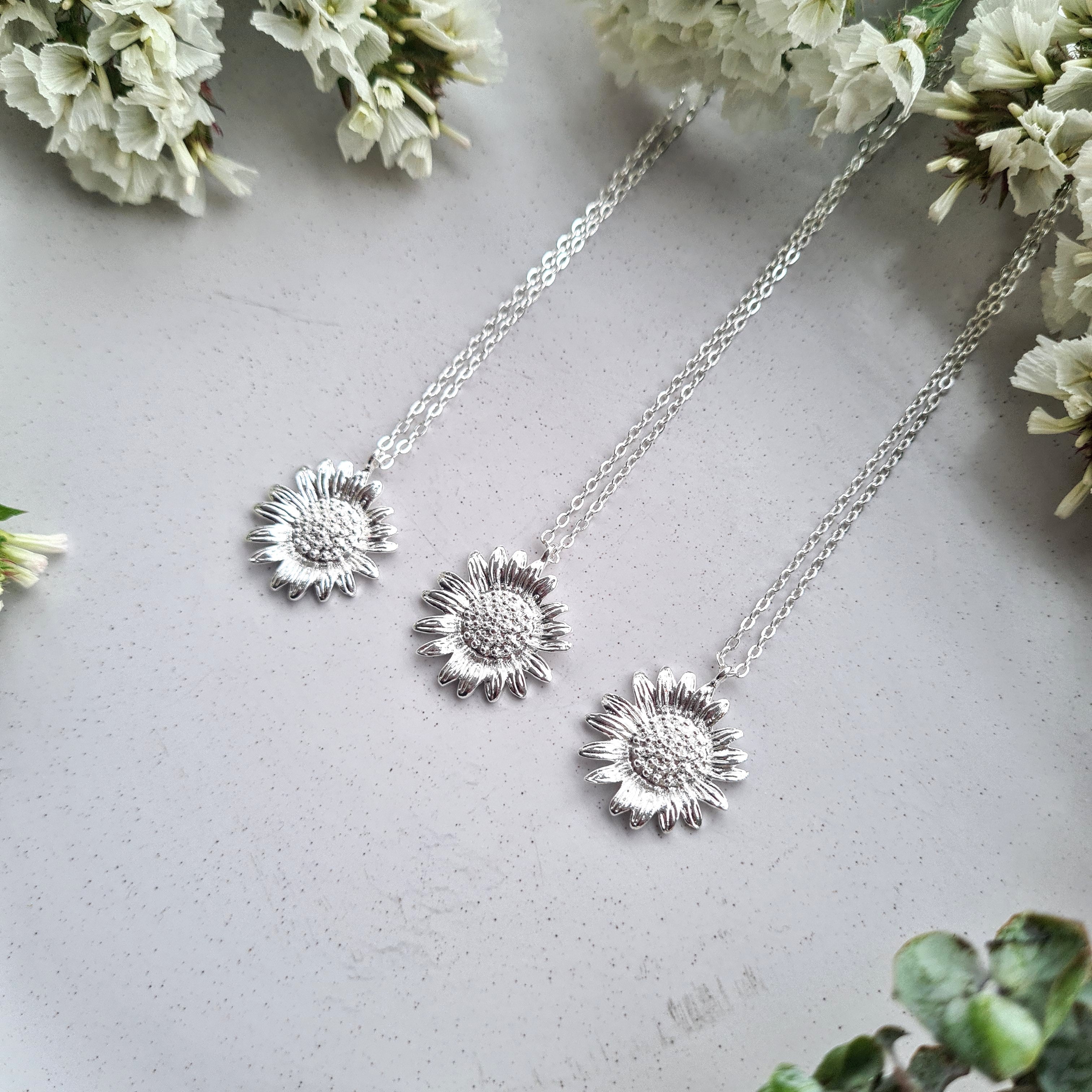 Daisy Necklace 'Fertility & Motherhood' ~ Silver