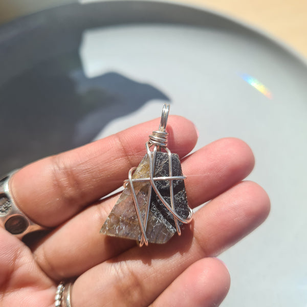 Labradorite Pendant~ 1 pc